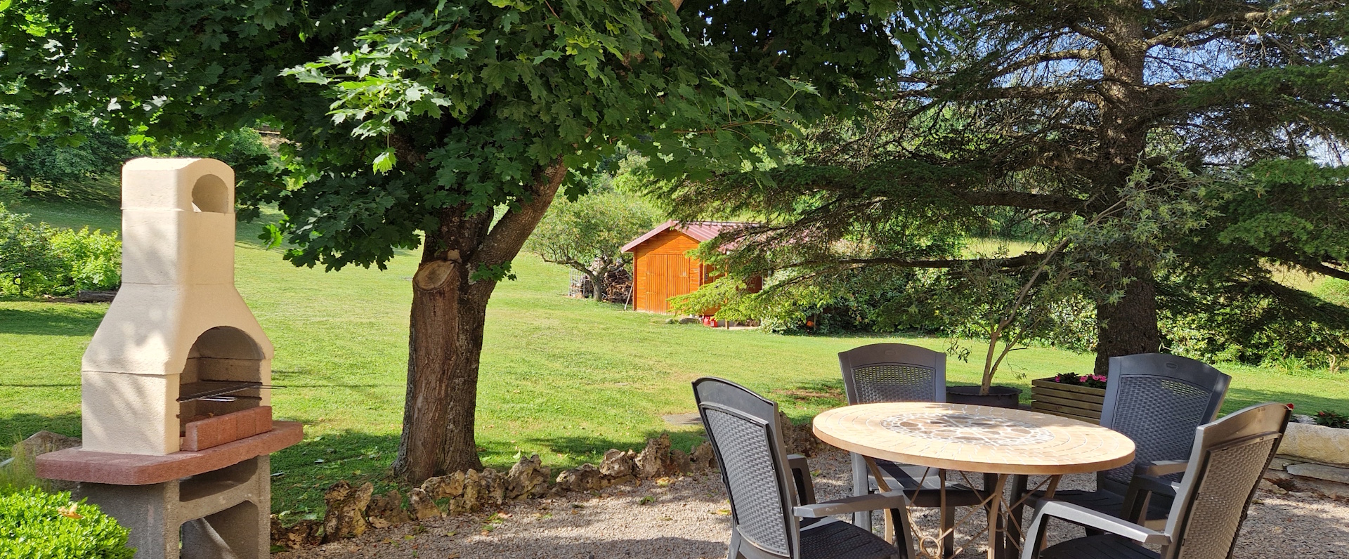 La terrasse et le jardin